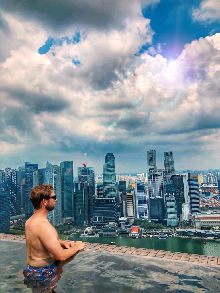 world's largest infinity pool, singapore rooftop infinity pool